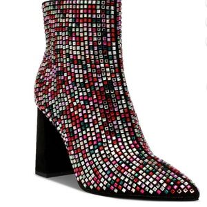 Wild Pair Womens Ingrid Block Heel Dressy Ankle Boots